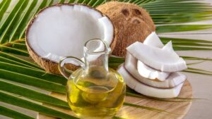 Dầu dừa là gì? Lợi ích, hạn chế và cách làm tại nhà đơn giản