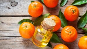 Tinh dầu quýt có công dụng gì? Cách làm tại nhà đơn giản